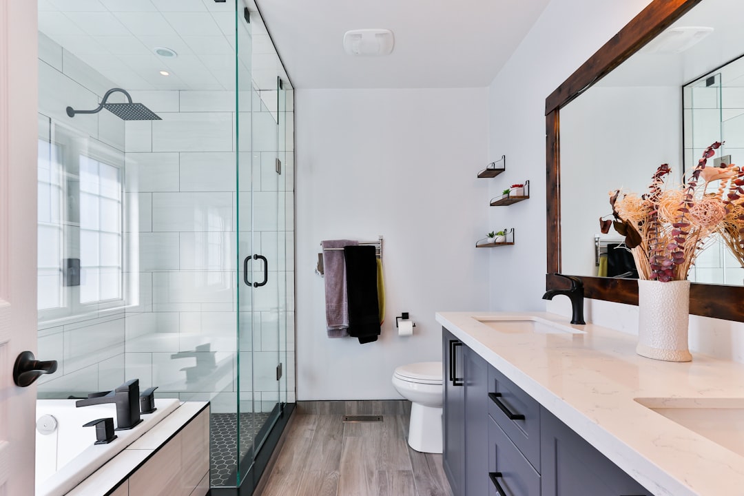Photo Relevant generic image: Bathroom, Wallpaper